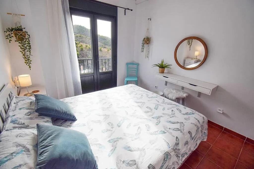 Apartamento Balcon De Frigiliana: Modern Pool Retreat with Parking Spain
