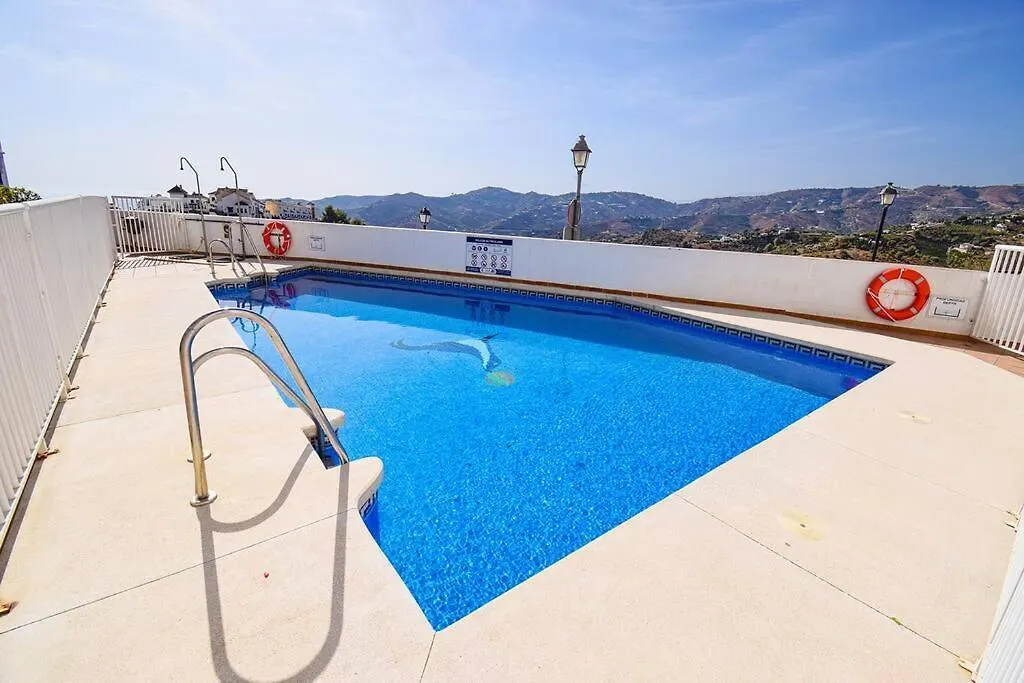 Apartamento Balcon De Frigiliana: Modern Pool Retreat with Parking Apartment Frigiliana