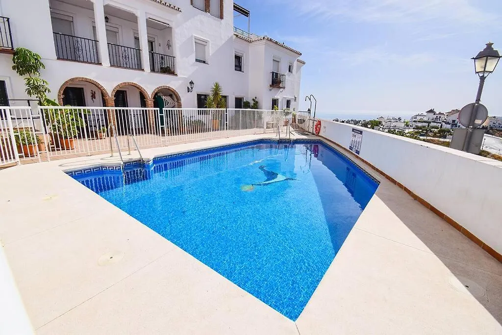 Apartamento Balcon De Frigiliana: Modern Pool Retreat with Parking Frigiliana