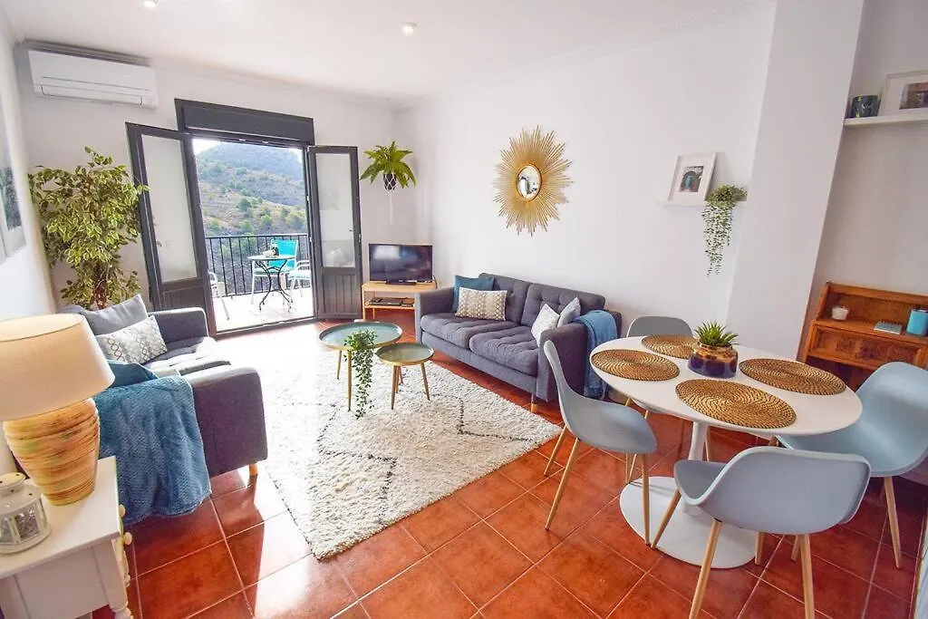 Apartment Apartamento Balcon De Frigiliana: Modern Pool Retreat with Parking