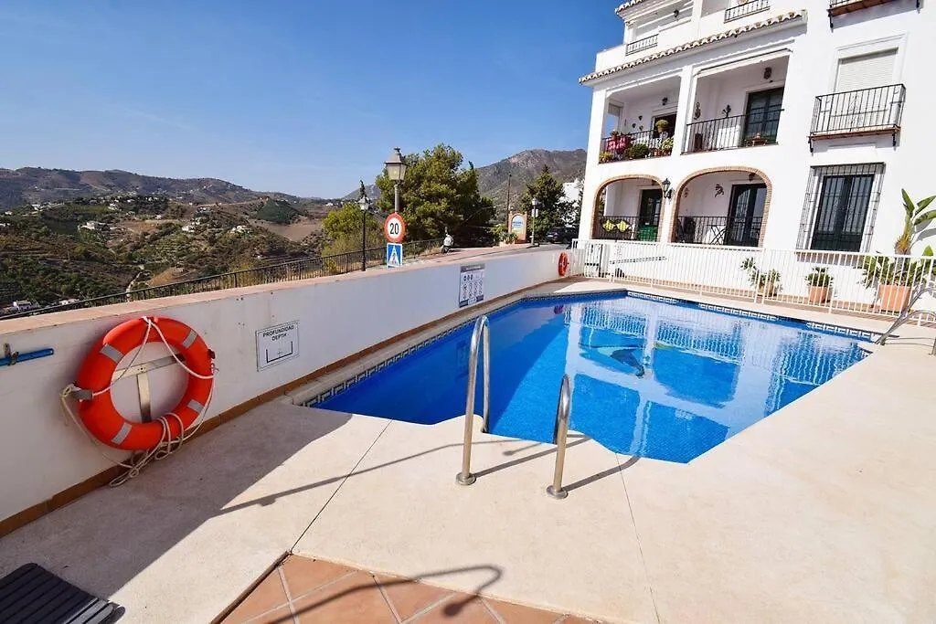 Apartamento Balcon De Frigiliana: Modern Pool Retreat with Parking 0*, Frigiliana